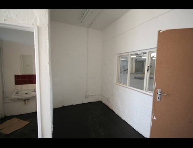 375M² FACTORY TO LET IN PAARDEN EILAND